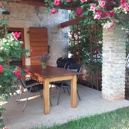 Summer House Emma Pazin